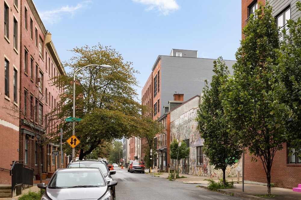 Sosuite Corner 2BR Loft w W D Shared Roofdeck view 4