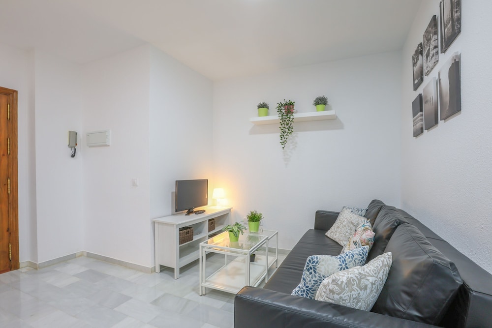 Divina in Sevilla With 1 Bedrooms and 1 Bathrooms
