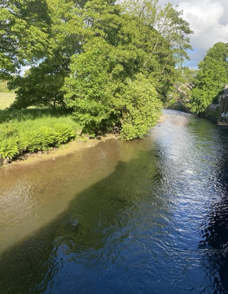 Riverbank Cottage River Ehan, Double Balcony
