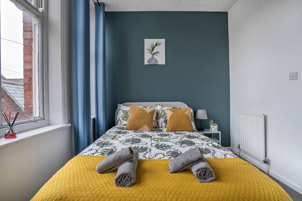 2 Bed-town Centre-free Parking