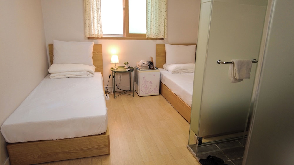 Starria Hostel foreign guest only 55