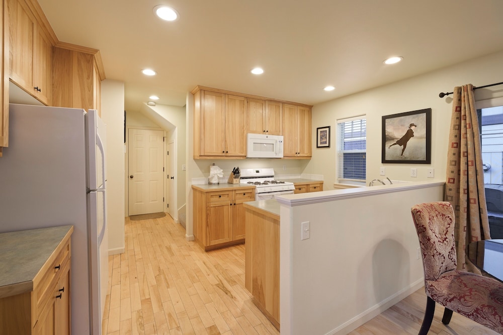 Meet Me On Milwaukee 30 Day Minimum 2 Bedroom Home