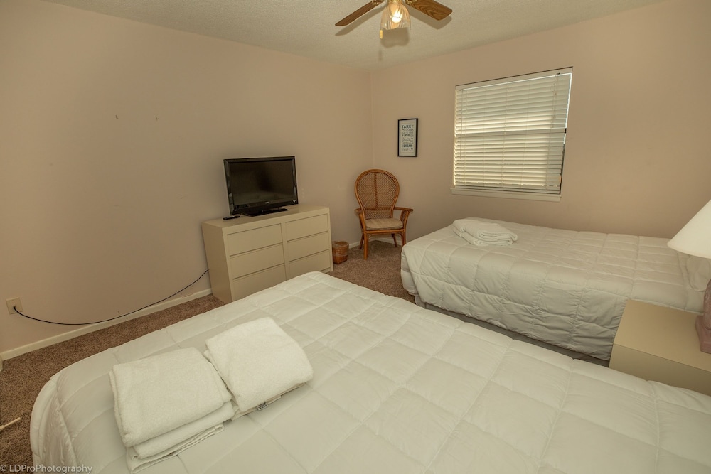 Venus 314 is a Gulf Side 2 BR on Okaloosa Island by RedAwning view 2