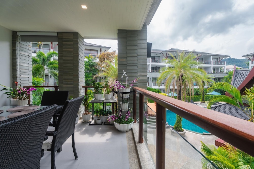 Pearl Of Naithon 3 Bedroom Beachfront Condo