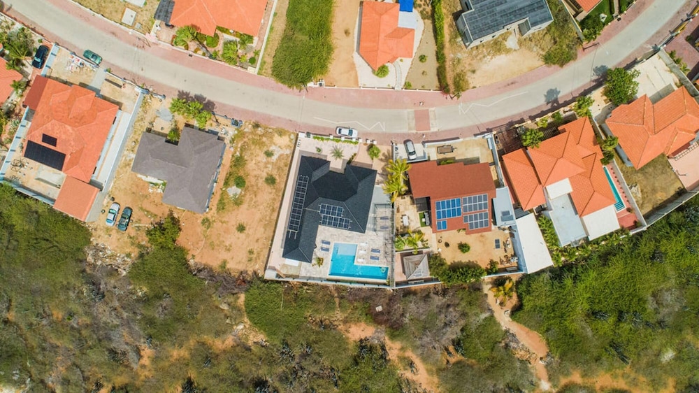 New 3BR 2BA With Huge Pool and Outdoor Area BBQ