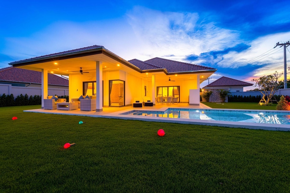 New Modern 3 Bedroom Villa MB35