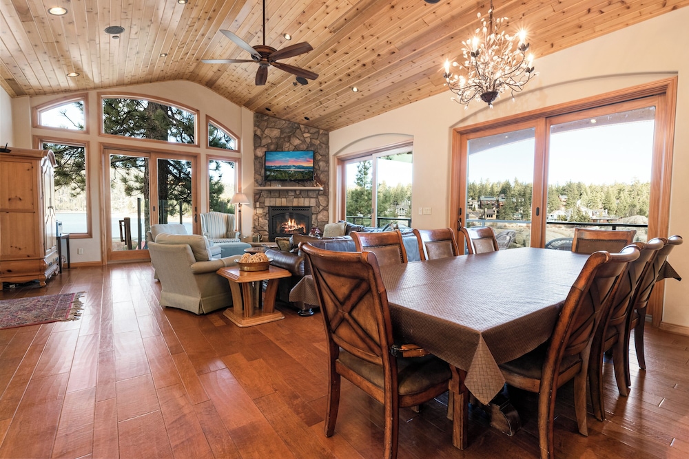 Boulder Cove Lakefront Estate