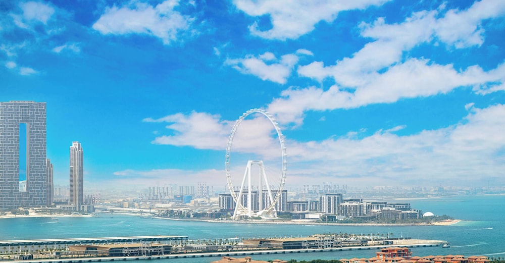 LUX Iconic Views at Palm Tower Studio 4