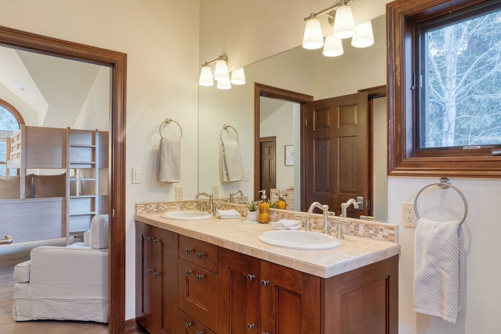 Cozy Edwards Retreat w/ Fireplace, Near Ski Resort Osprey Nest by Avantstay