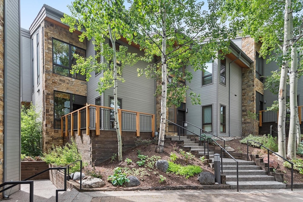 Newly Remodeled Ski-In/Out Snowmass View Townhome by The Woodrun V Townhouses by RedAwning
