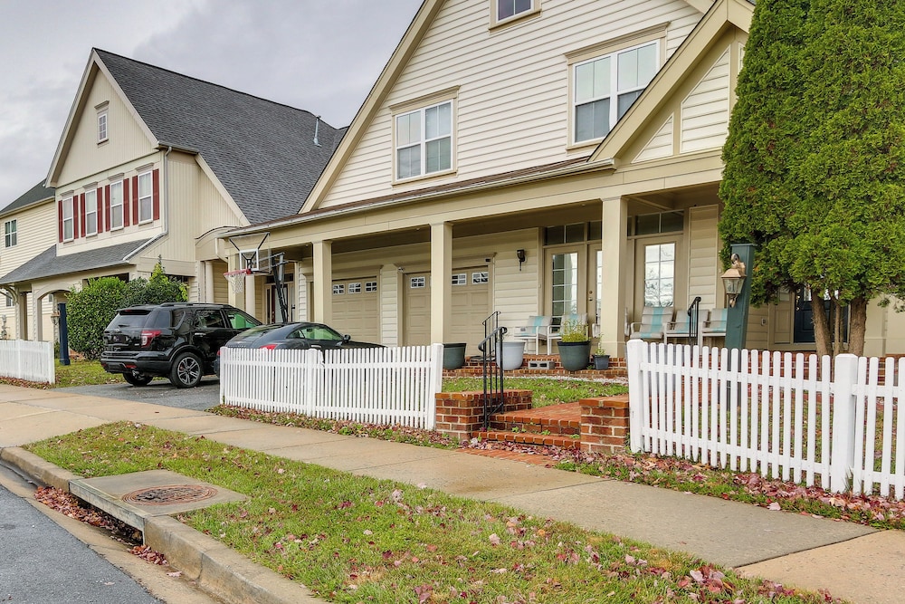 Clarksburg Getaway Near DC + Baltimore Sights!
