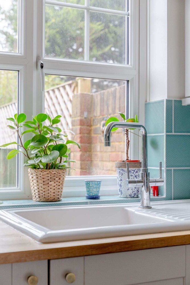 Serene and Spacious 2 Bedroom House in South Wimbledon