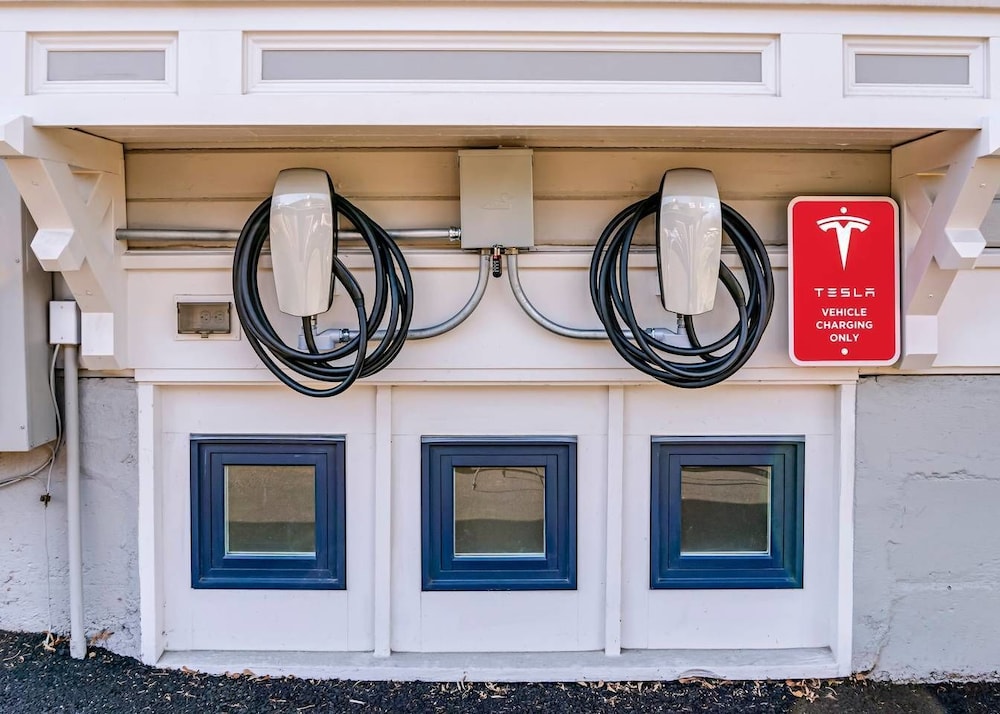 Ashland Vacations - Redtail Suites'red' Mccall Suitetesla Station - Property Image 6
