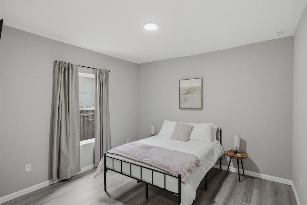 Spacious 4BR Gem Family-friendly Near Downtown