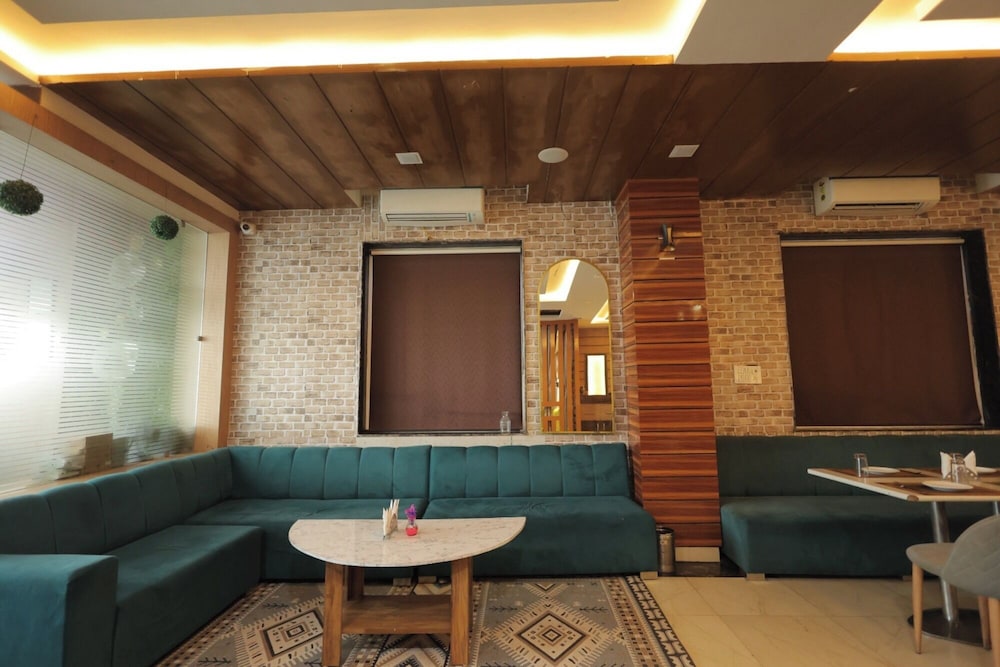 HOTEL SRG INN