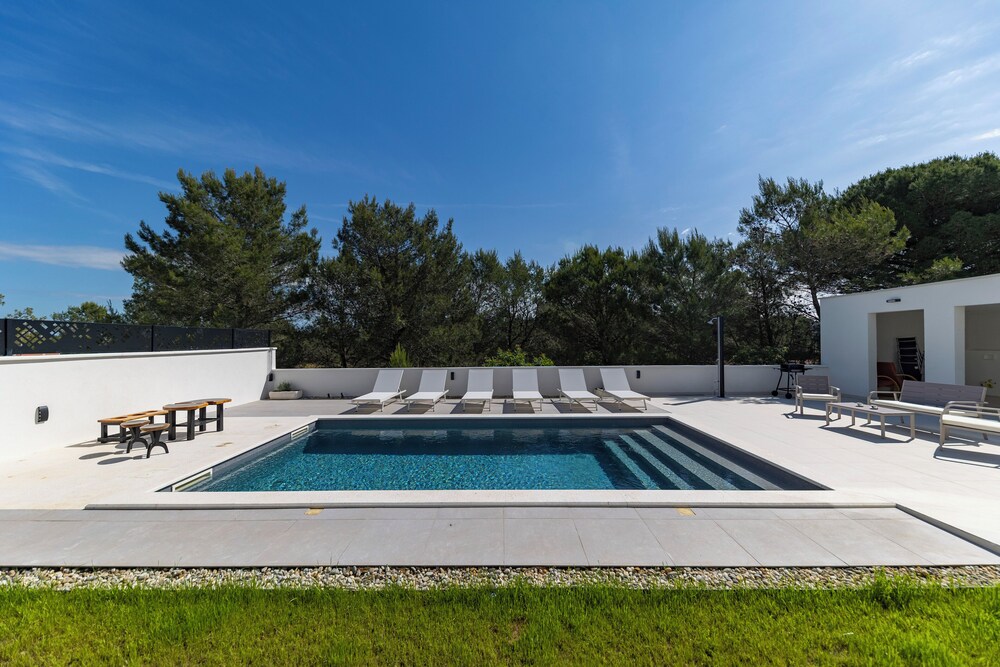 Alba Family Home
