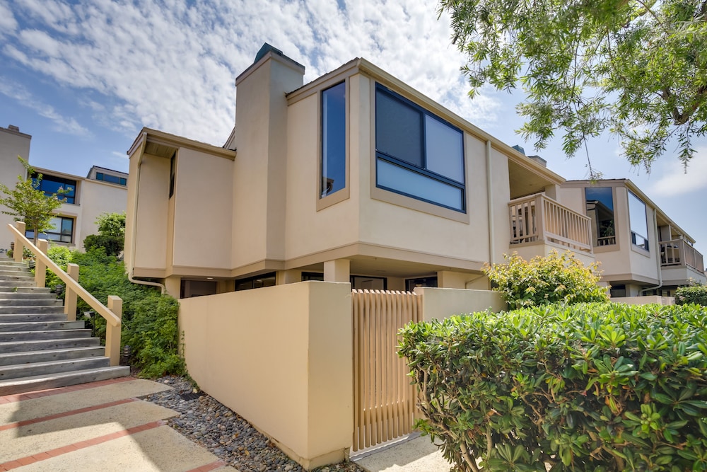 Solana Beach Condo w/ Community Pool, Beach Access