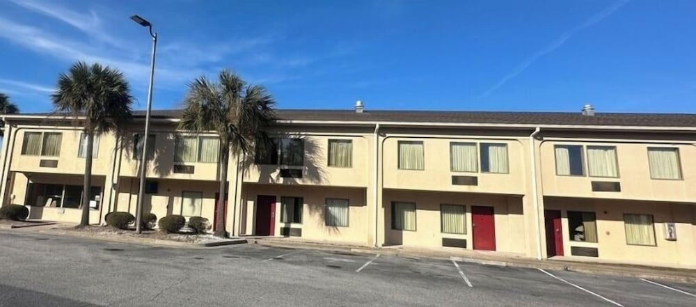 GUEST COTTAGES & SUITES