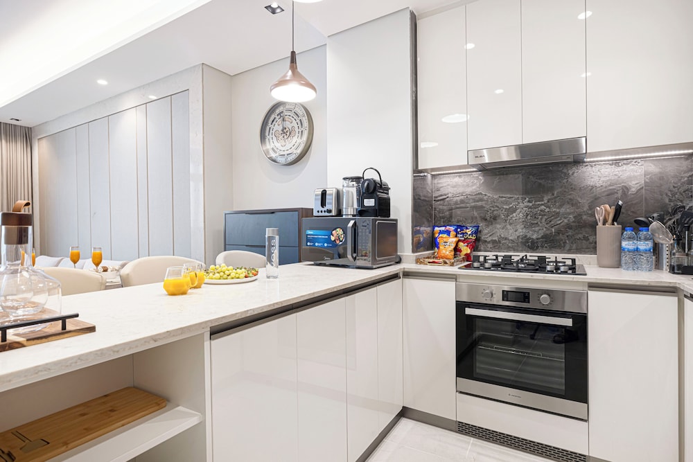 Nobles Suites by Hostiva - City View