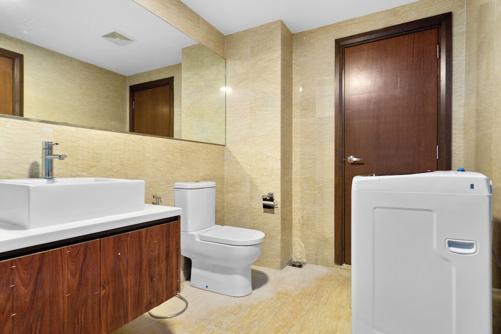 NaiBnB @ Regalia Residence