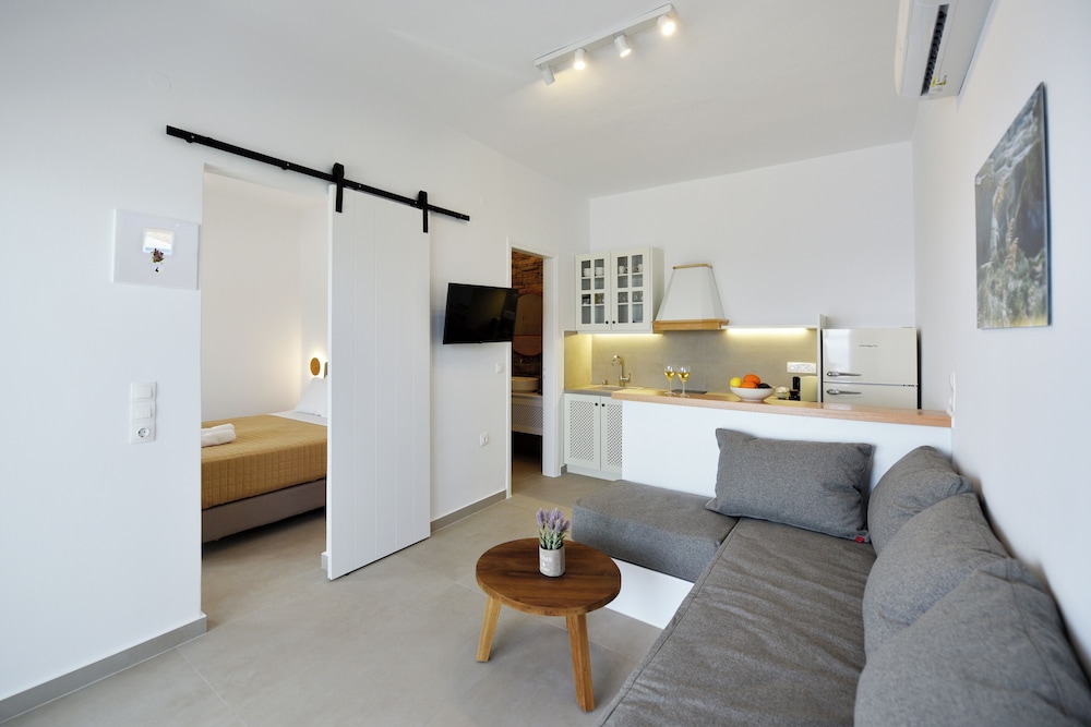 GIOURGAS STUDIOS & APARTMENTS