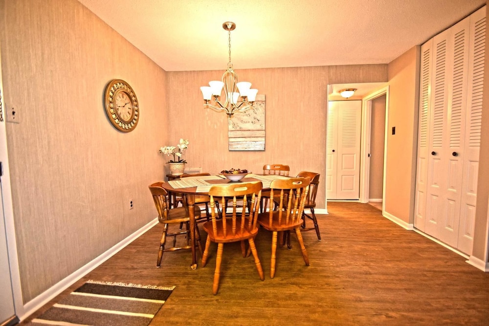 Braemar 503N 2 Br condo by RedAwning