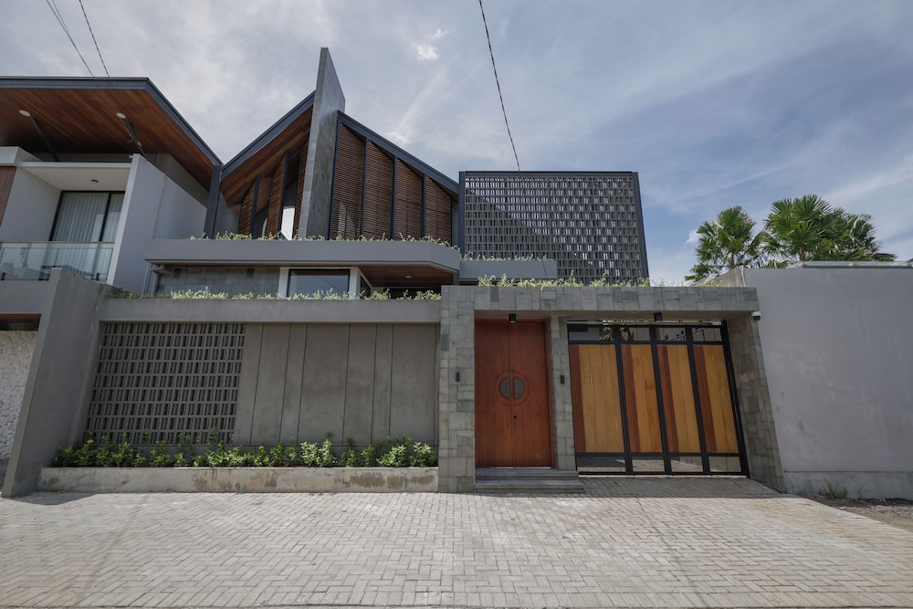 Brand New Modern Villa in Key Seminyak