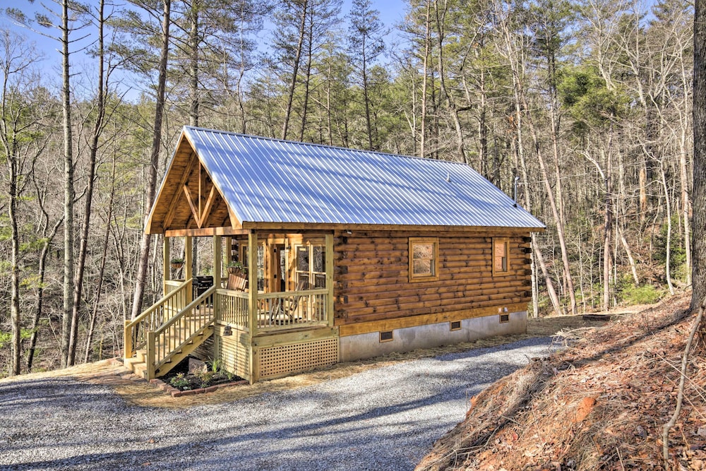 Couples Getaway Cabin by Hiking + Waterfalls! view 2