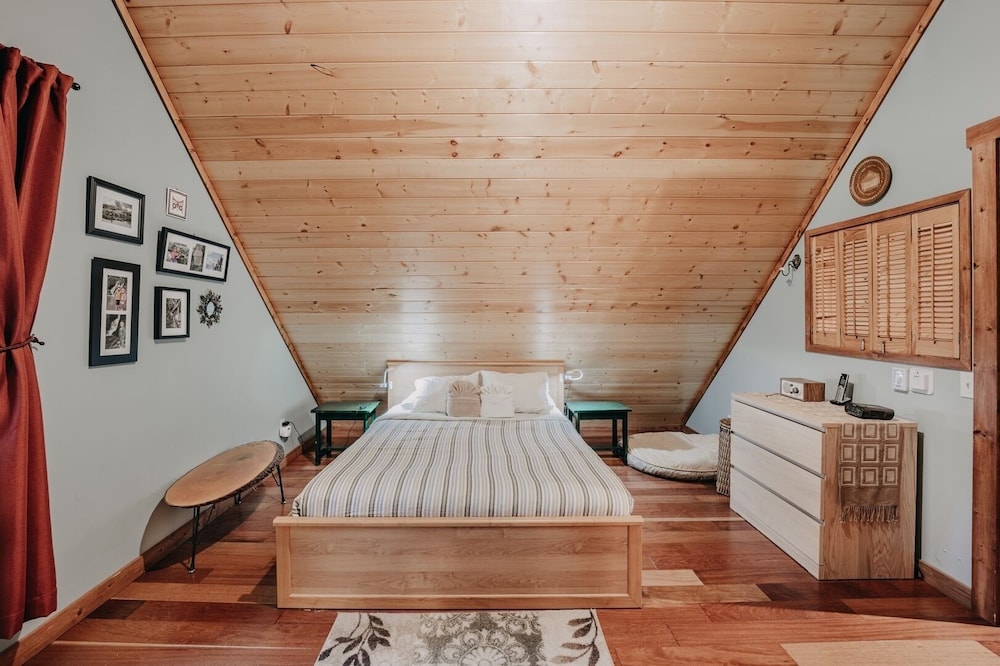 21gs - Log - Pets Ok - Sleeps 6 3 Bedroom Home by RedAwning