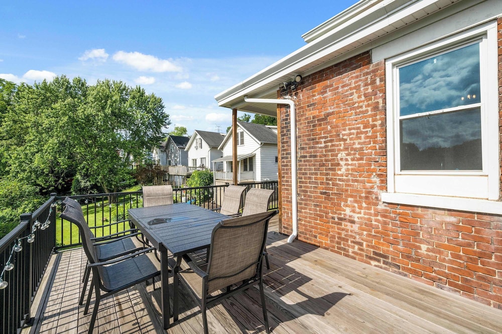 Ludlow Lodge w/ City Views