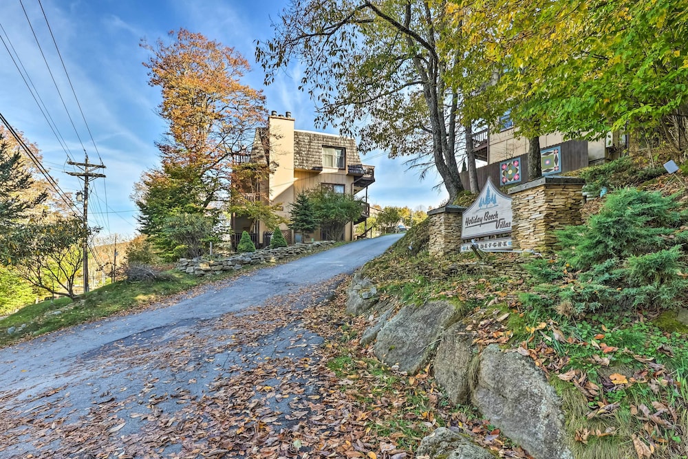 Walk to Hiking & Skiing: Beech Mountain Condo