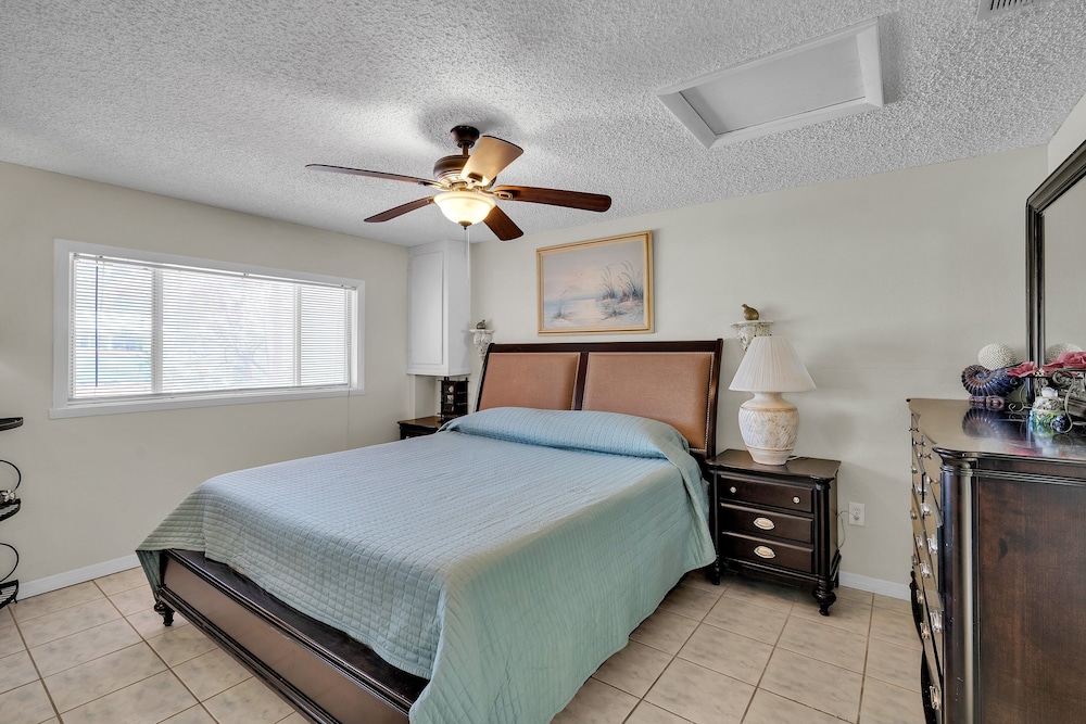 Waterfront Escape With Private Pool & Gulf Access 3 Bedroom Home