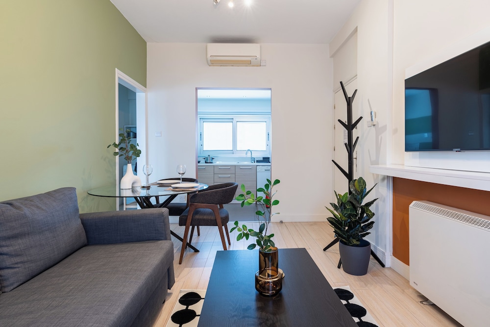 Local Host Living - Signature Apartments in Nicosia