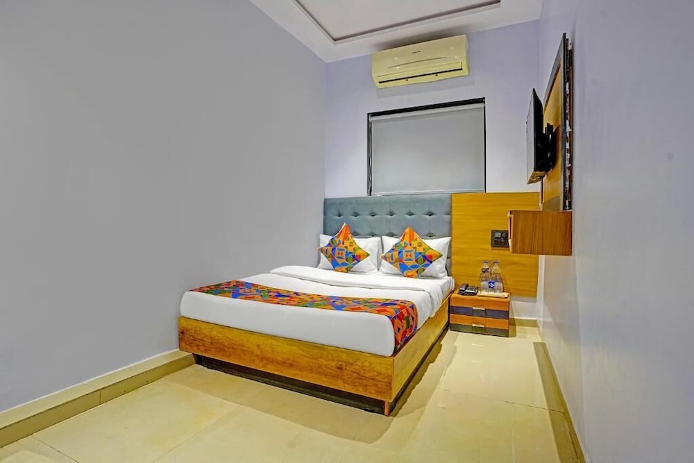 Hotel Nidhivan Palace