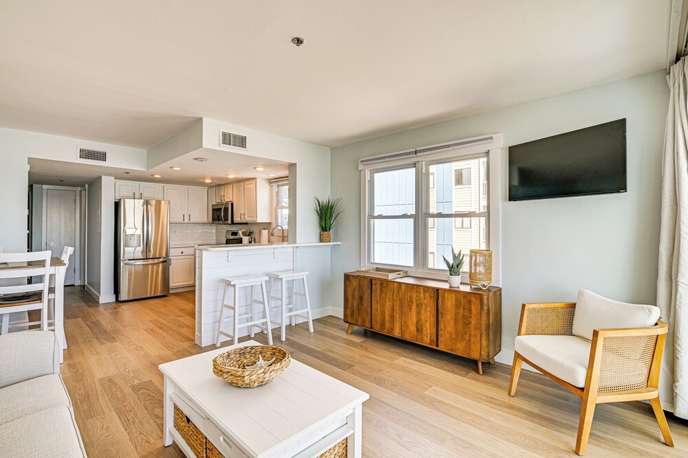 Pool & Beach Access: Scenic Murrells Inlet Condo!