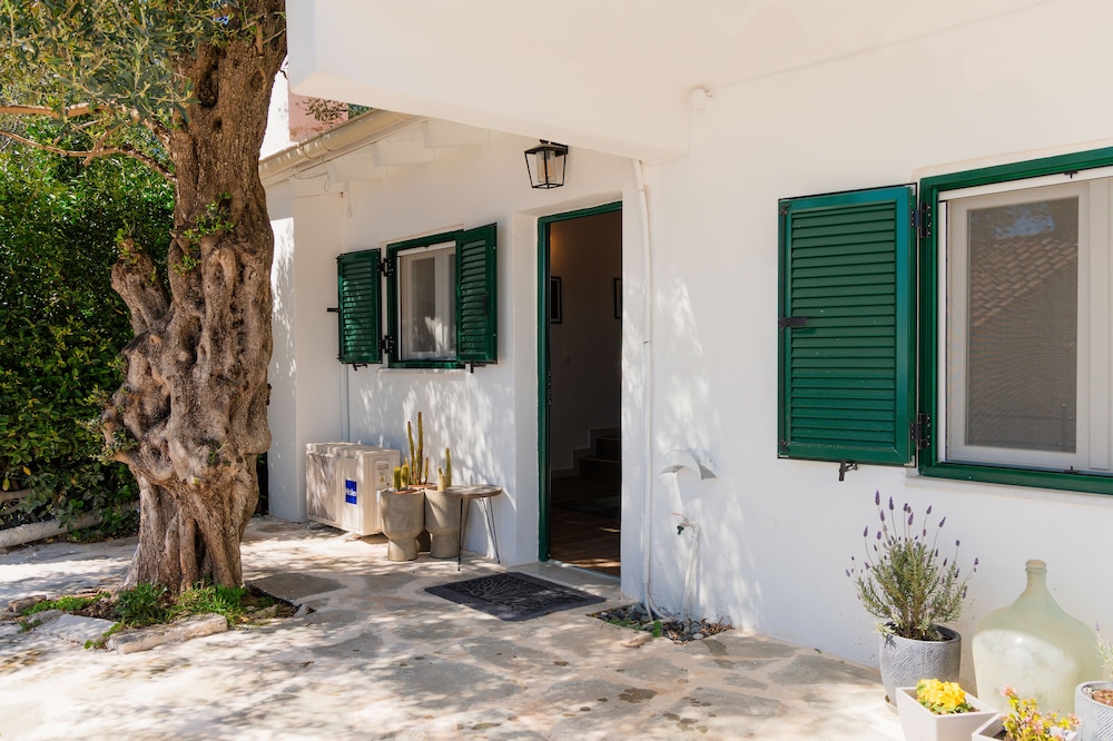 Villa Luminosa by Corfuescapes