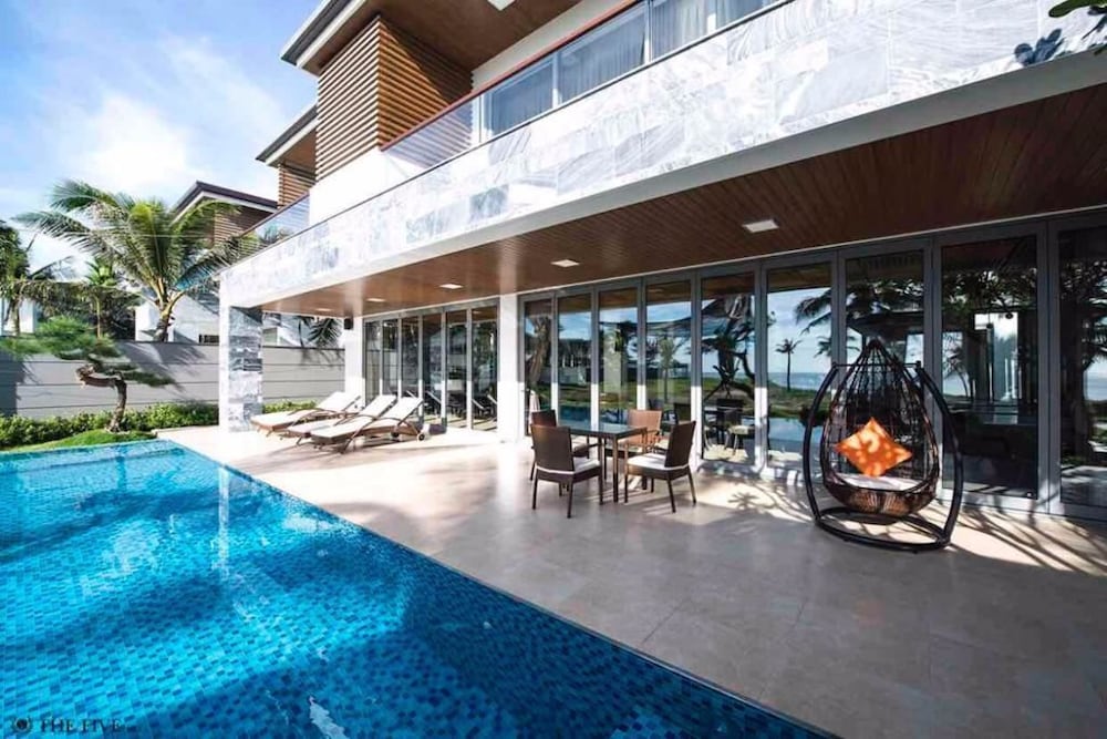 Luxury Yacht Villa