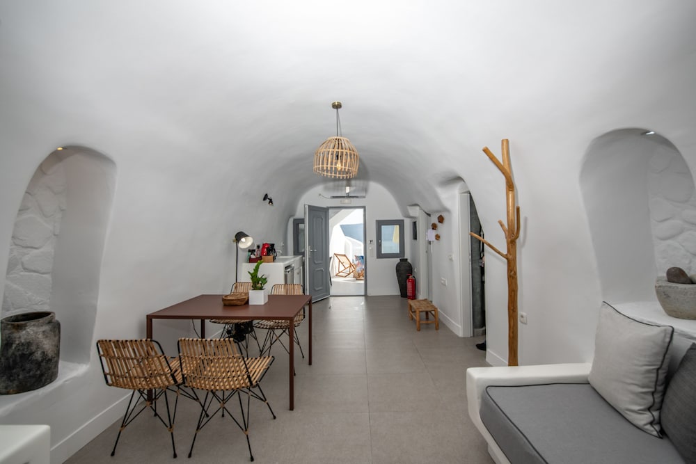 Virginia's Cave Villas