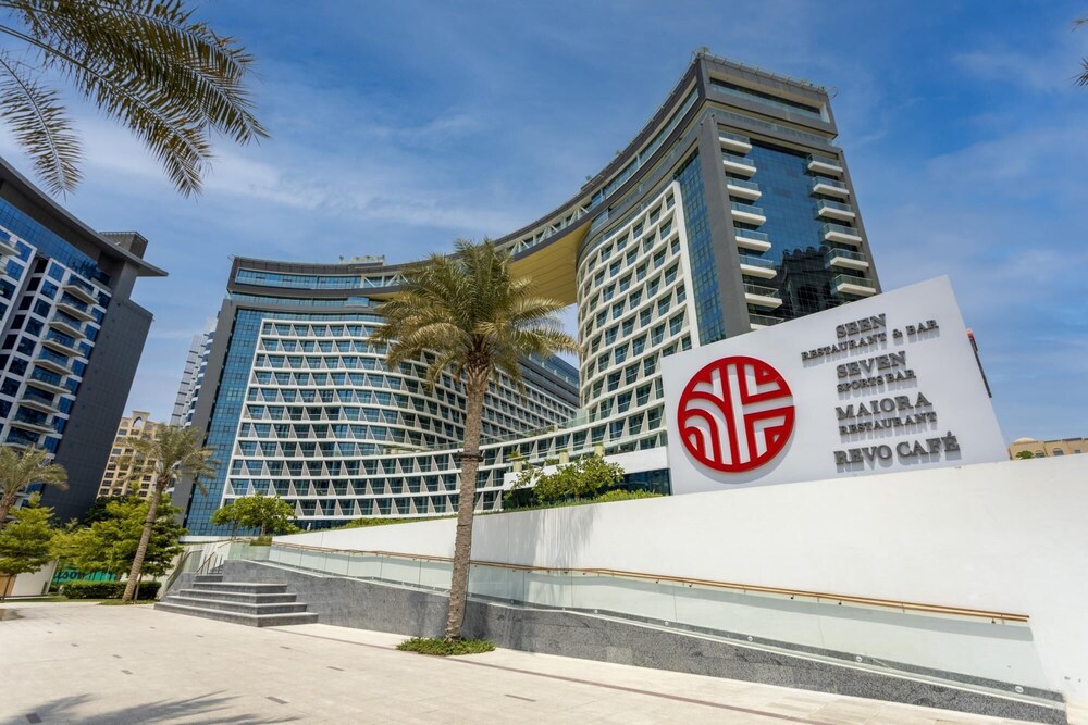 Signature Studio W Full Sea View on Palm Jumeirah