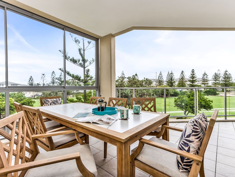 Tropical Park View Retreat 3BR Bali Resort in Kingscliff (1210)