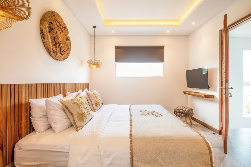 Coastal Comfort: Cozy 4BR Villa, 5 Min Walk to Finns Beach