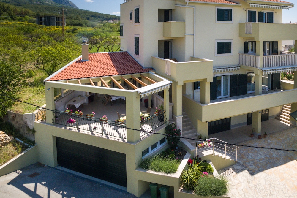Villa Leon view 4