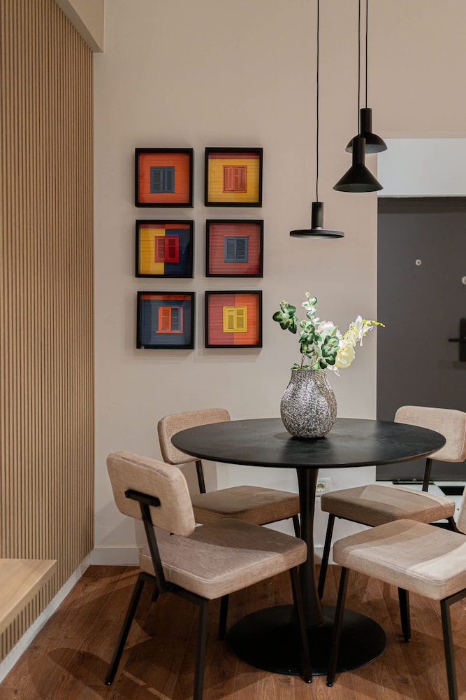 Modern Spacious 2BR Steps to Cismigiu Gardens