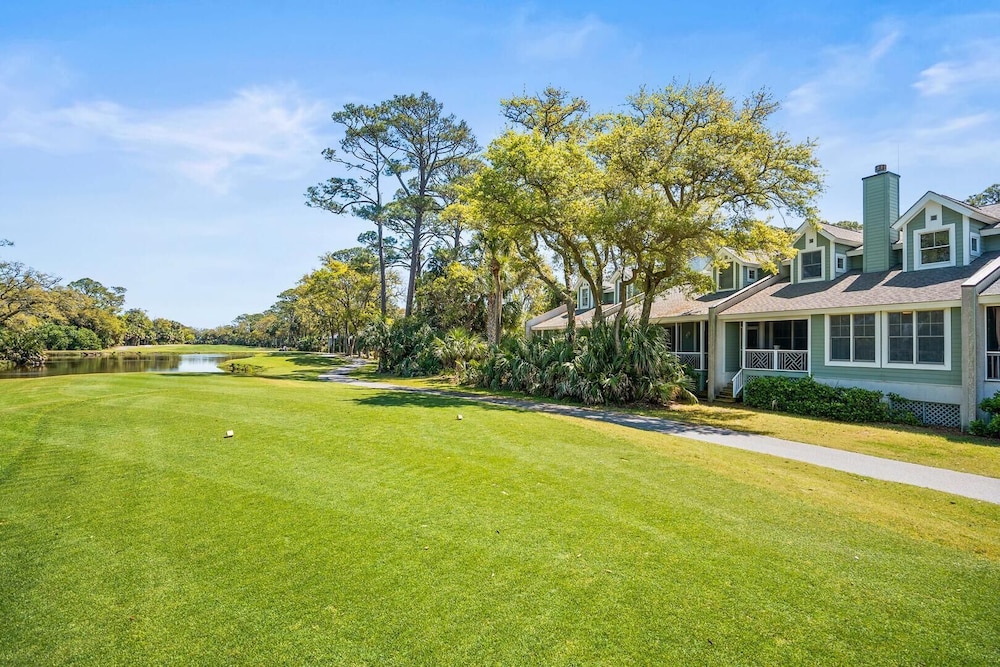 Spacious 7 Bedroom 5.5 Bath on Ocean Creek Golf Course!