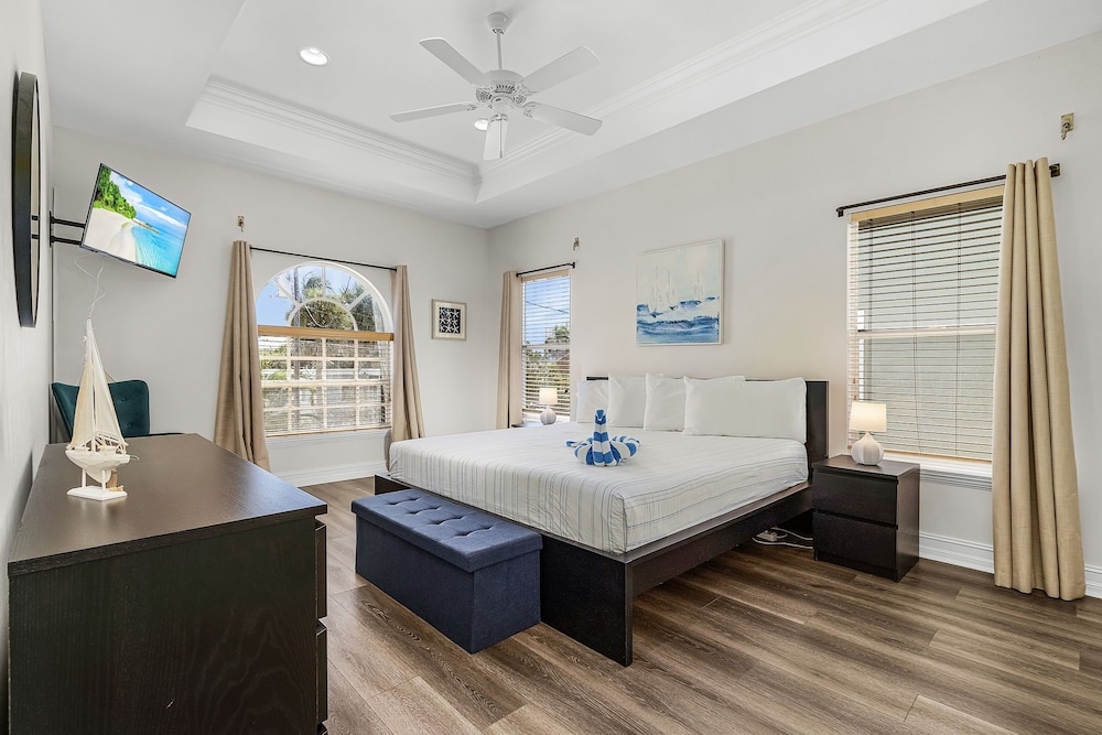 241 Miramar Waves: 3br W/ Heated Pool 3 Bedroom Home