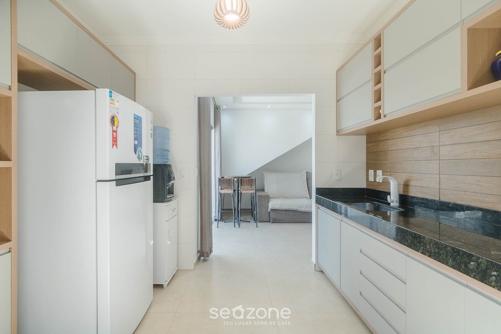 Condominium With Pool 950m From the Beach - PDM