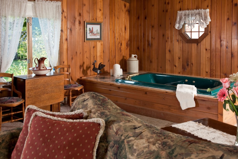 Chanticleer Guest House