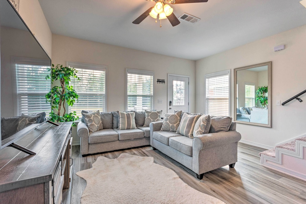 Idyllic Pensacola Home w/ Yard + Fire Pit!