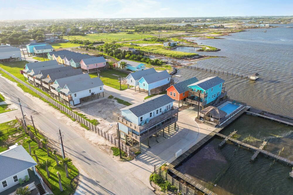 Laguna Sunrise Water Views, Private Pool + Minutes to Padre Island & Beaches