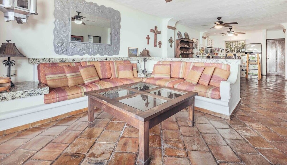 Ocean View 2Br Condo-balcony-beach-pool - 908